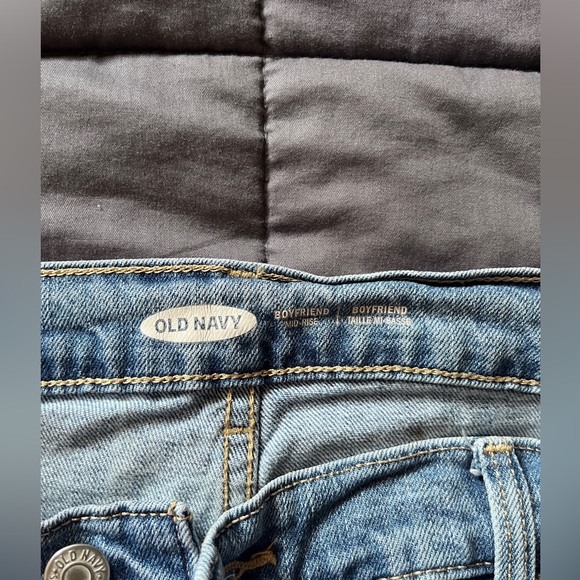 Old Navy Knee Cut Boyfriend Jeans - Picture 4 of 5